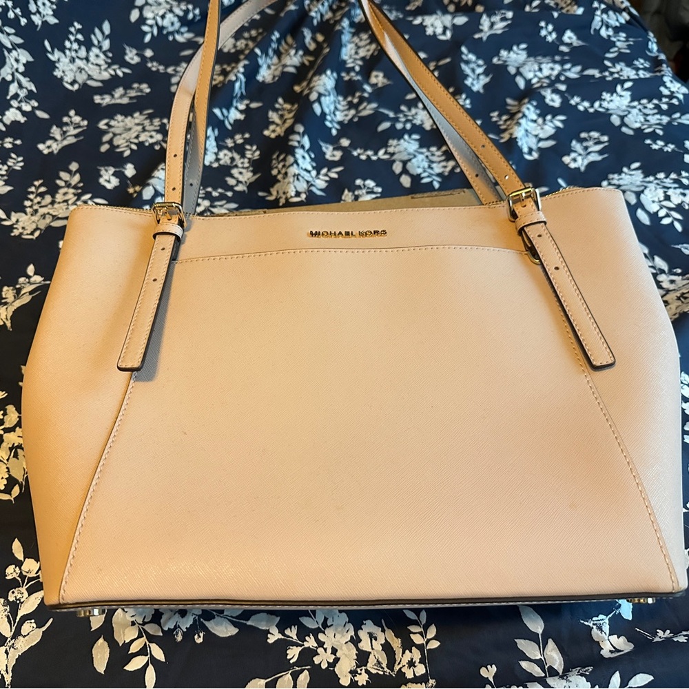 Light pink Micheal Kors tote